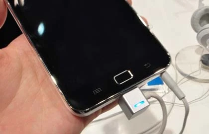 Máy nghe nhạc Samsung Galaxy S 5 inch ảnh 3