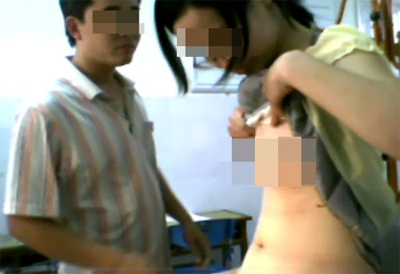 Giật mình với clip nam “bác sỹ” sản khoa khám bệnh ảnh 5