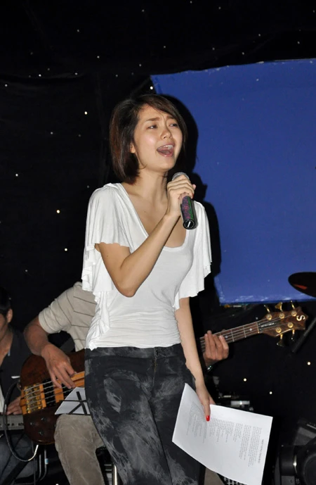 Minh Hằng đi tập với mặt "mộc" ảnh 9