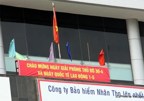 Sai sót trong pano chào mừng giải phóng miền Nam ảnh 1