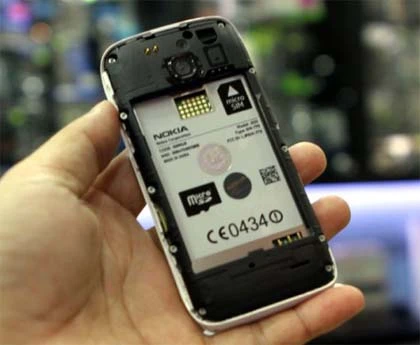 Mở hộp điện thoại Nokia 603 màn hình sáng nhất ở VN ảnh 5