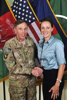 Bảo mật email nhìn từ scandal cựu giám đốc CIA ảnh 2