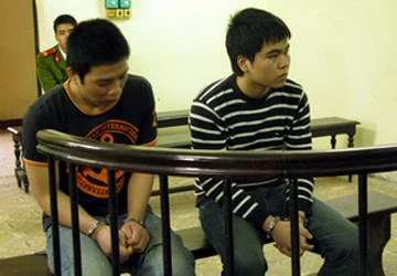 Bắt gà sống “chửa” 200 triệu đồng tiền giả ảnh 1