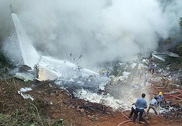 Máy bay Ấn Độ chở 169 người bốc cháy ảnh 1