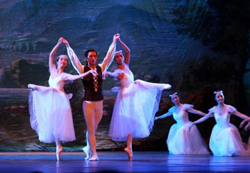 Ít tiền vẫn hút nghệ sĩ nước ngoài ảnh 1