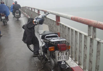 Đã xác định được danh tính người tự tử trên cầu Chương Dương ảnh 1