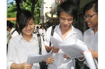 Nhiều trường không đồng ý bỏ việc bắt buộc thi môn ngoại ngữ ảnh 1