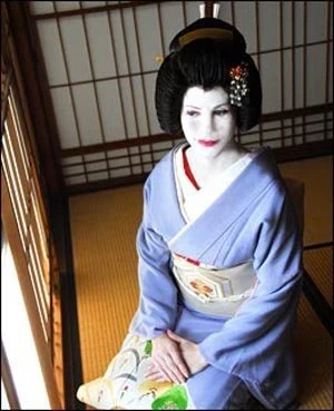 Gặp Geisha da trắng đầu tiên trên thế giới ảnh 1