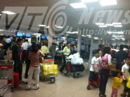 Lỗi mạng, sân bay Tân Sơn Nhất náo loạn ảnh 1
