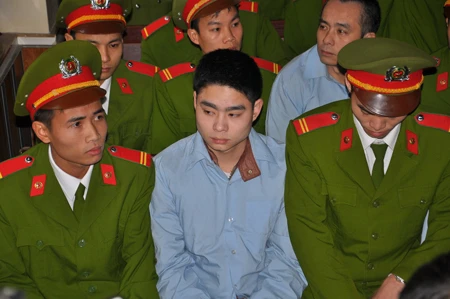 Chùm ảnh: Xét xử sát thủ Lê Văn Luyện ảnh 11