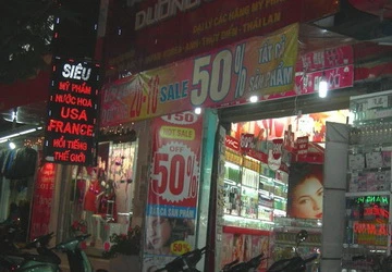 Tràn lan mỹ phẩm 'hàng hiệu' giá bèo ảnh 1