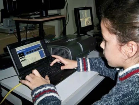 Gặp cậu bé 9 tuổi làm quản trị mạng ảnh 2