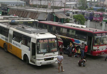 Dùng dằng chuyển quyền quản lý Bến xe Ngã Tư Ga ảnh 1