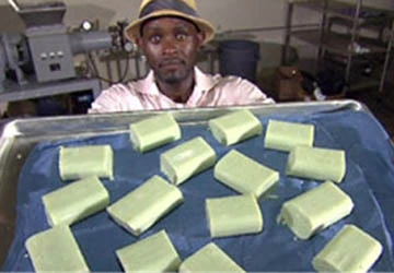 Tái chế xà bông, cứu trẻ em nghèo ảnh 1