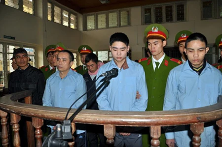 Chùm ảnh: Xét xử sát thủ Lê Văn Luyện ảnh 13