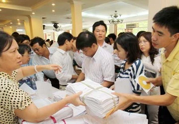 Nhiều ngành tiếp tục “ế” ảnh 1