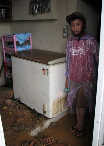 Đà Lạt ngập lụt vì mưa lớn, đổ tường trường tiểu học ảnh 1