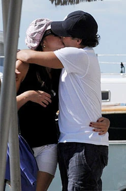 Pato tíu tít bên Hoa hậu Brazil ảnh 2