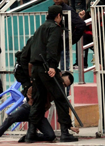 Buồn, vui với trái bóng ảnh 2