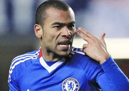 FA thẩm vấn Ashley Cole để tìm “lời giải” vụ trọng tài Clattenburg ảnh 1