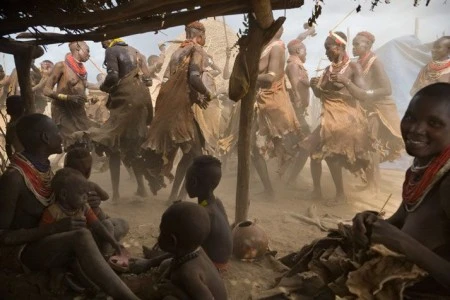 Bộ lạc nguyên thủy cuối cùng ở châu Phi ảnh 18 Bộ lạc nguyên thủy cuối cùng ở châu Phi ảnh 18