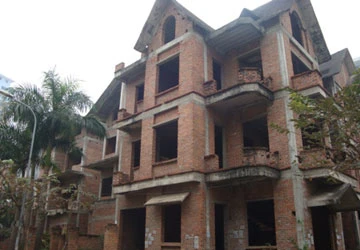 Chủ đầu tư phải mua lại biệt thự bỏ hoang ảnh 1