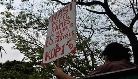 Xem bán hàng qua bờ rào ở Indonesia ảnh 10