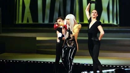 Lady Gaga nổi tiếng nhờ cuộc thi Hoa hậu hoàn vũ tại Việt Nam? ảnh 2