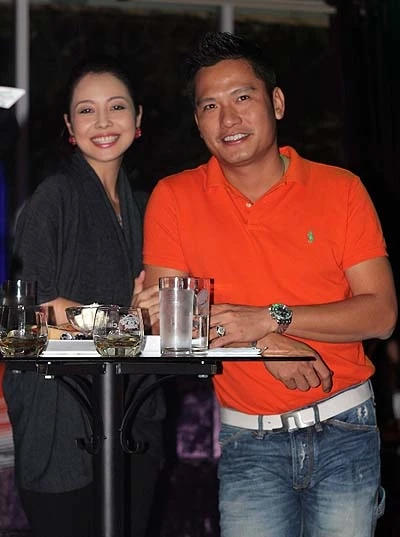 Jennifer Phạm tình tứ cùng hôn phu ảnh 2