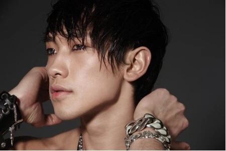 Rain tung ảnh "khoe" body đẹp mê ly và báo... tin buồn ảnh 1