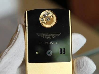 Bộ đôi điện thoại Mobiado Aston Martin One 77 giá khủng về TP.HCM ảnh 7