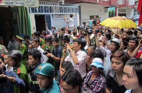 Kẹt trong thang máy chuyển đồ, một thanh niên chết thảm ảnh 3