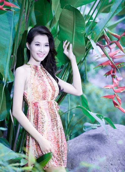 Hoa hậu Thu Thảo dịu dàng giữa thiên nhiên ảnh 4