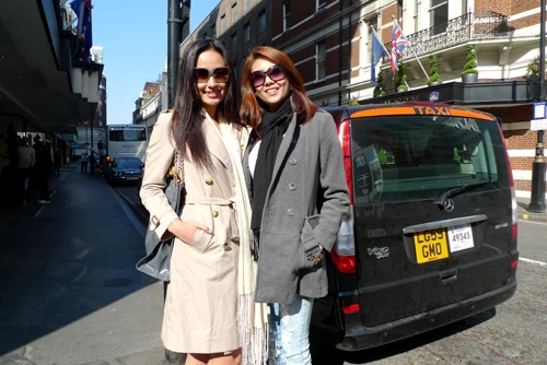 Mai Phương Thúy nhí nhảnh ở châu Âu ảnh 6