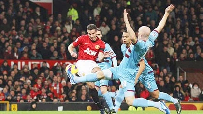 Van Persie vào top 3 cầu thủ hiệu quả nhất châu Âu ảnh 1