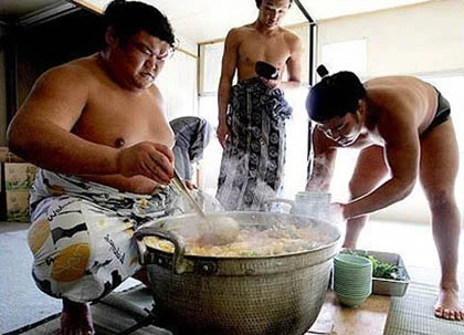 Cuộc sống dưới võ đài của võ sĩ Sumo ảnh 7
