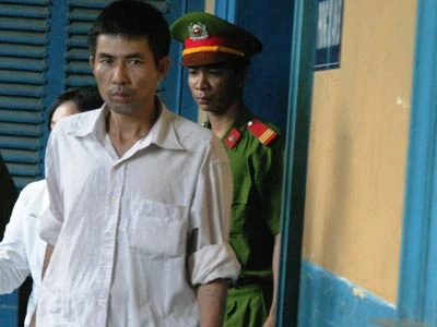 Đầu thú sau 13 năm lẩn trốn ảnh 1