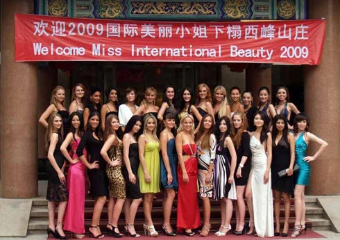 Cuộc thi hội tụ 44 nhan sắc đến từ nhiều quốc gia và vùng lãnh thổ trên thế giới.