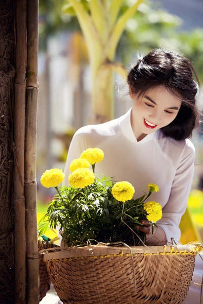 Ngọc Trinh - nàng thơ trong tà áo dài trắng ảnh 3