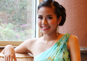 Lưu Thị Diễm Hương đăng quang Hoa hậu Thế giới người Việt 2010 ảnh 1