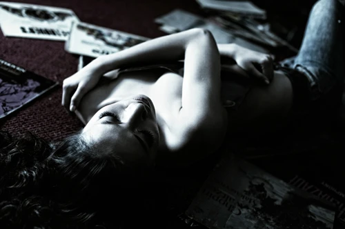 Chung Thục Quyên khoe vẻ gợi cảm ảnh 5