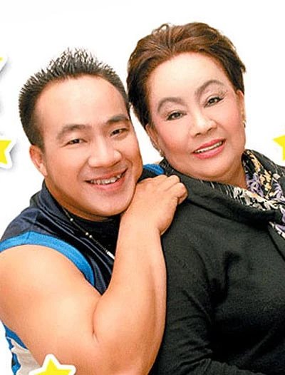 Nghệ sĩ hài Kim Ngọc cùng cậu con trai cưng, diễn viên Hiếu Hiền. Ảnh nhân vật cung cấp Nghệ sĩ hài Kim Ngọc cùng cậu con trai cưng, diễn viên Hiếu Hiền. Ảnh nhân vật cung cấp