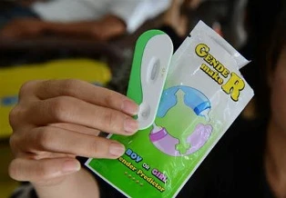 Que “thử giới tính” mua là có ảnh 1