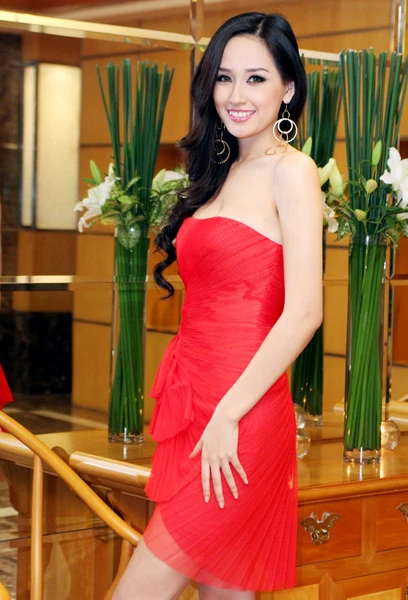 Mai Phương Thúy nổi bật trong đêm tiệc ảnh 3