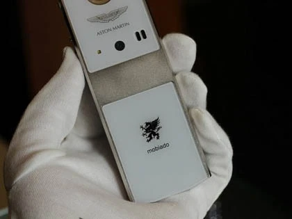 Bộ đôi điện thoại Mobiado Aston Martin One 77 giá khủng về TP.HCM ảnh 9
