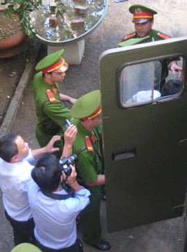 Chùm ảnh: Phiên xử sơ thẩm lần 3 kỳ án vườn mít: Mai bị tuyên tù chung thân ảnh 10