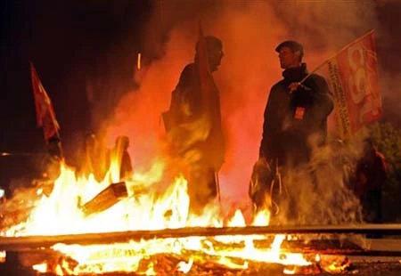 Toàn cảnh "nội chiến" vì chính sách hưu trí tại Pháp ảnh 1