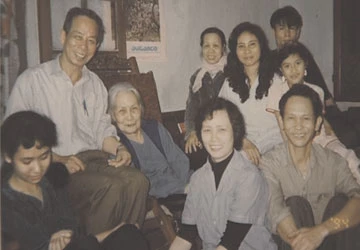 Phía sau người anh hùng - Bài cuối: Nước mắt ngày đoàn tụ ảnh 1