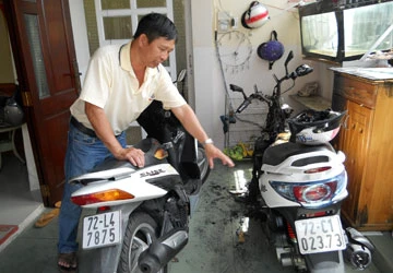 Xe máy để trong nhà tự dưng bốc cháy ảnh 1