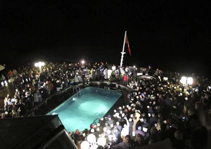 Hậu duệ Titanic cập cảng New York an toàn ảnh 7